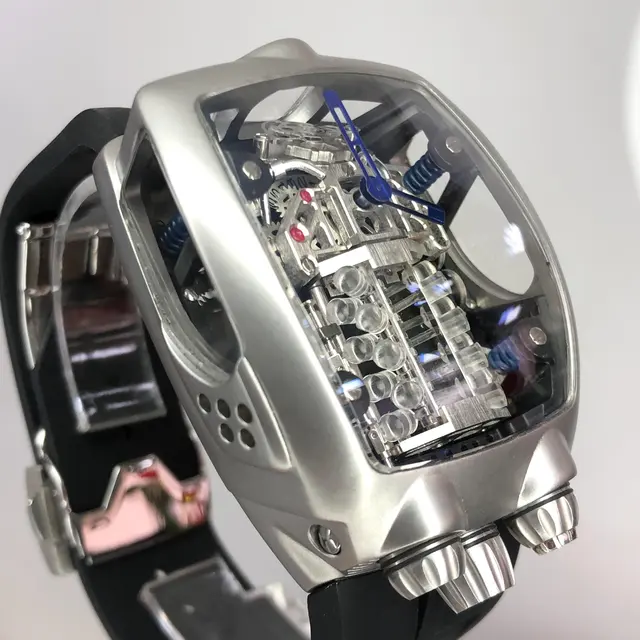 Montre style moteur : comparer le mécanisme fourni