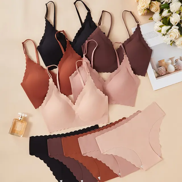 Lot de soutiens-gorge bandeau et culottes